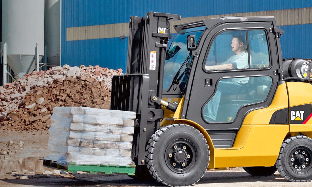 Cat pneumatic tire forklift