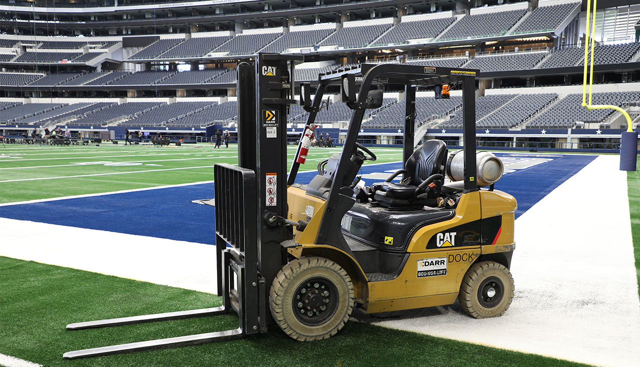 Featured image for “In the News:  Dallas Cowboys, Logisnext and Darr Team Up for a Game-Changing Experience”